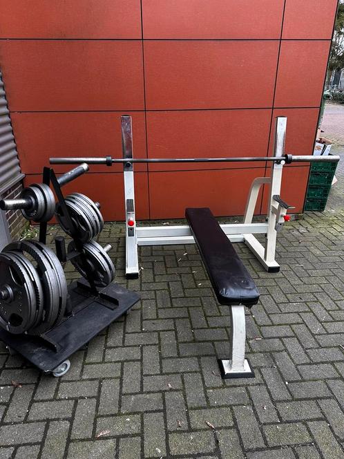 Vlakke Bench Press met Olympische Barbell ,127,5kg Gewichten, Sports & Fitness, Équipement de fitness, Utilisé, Autres types, Enlèvement