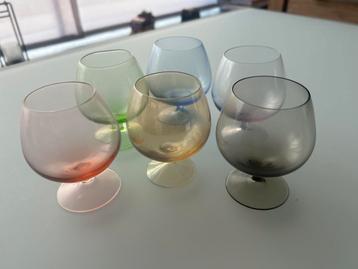 Gekleurde cognacglaasjes vintage beschikbaar voor biedingen
