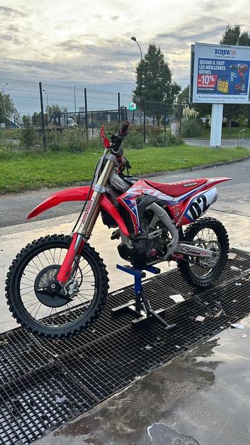 250 crf disponible aux enchères