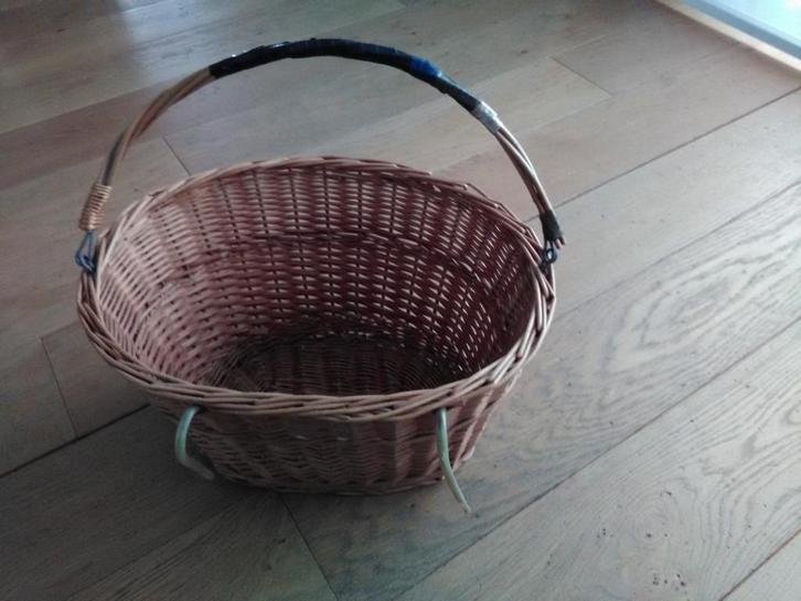 Rieten fietsmand voor stuur of bagagedrager, Fietsen en Brommers, Fietsaccessoires | Fietsmanden, Gebruikt, Fietsmand, Stuurbevestiging