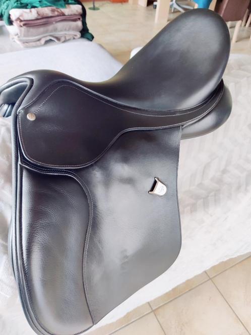 Bates veelzijdigheidszadel 17,5 inch VZH, Dieren en Toebehoren, Paarden en Pony's | Zadels, Gebruikt, Recreatie, Ophalen