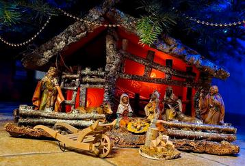 NIEUWE COMPLETE KERSTSTAL beschikbaar voor biedingen