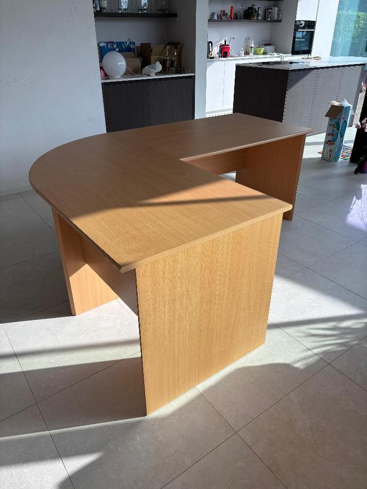 Mooie grote bureau, heel goede staat  - weg wegens verhuis, Huis en Inrichting, Bureaus, Zo goed als nieuw, Bureau, Ophalen