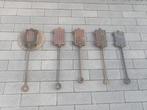 5 gietijzeren wafelijzers / 1 met bijhorende draaischijf, Antiek en Kunst, Ophalen