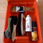 SCHOENEN POETSEN > WIE DOET HET NOG  ???, Ophalen of Verzenden