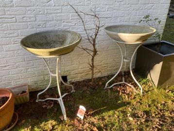 Willy Guhl - 2 plantenbakken op gietijzeren onderstel beschikbaar voor biedingen