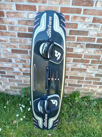 Shinn kiteboard   beschikbaar voor biedingen