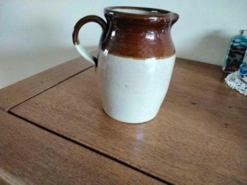 Mooie kruik in aardewerk in 2 kleuren ( inhoud 1,5 liter ) I, Antiek en Kunst, Antiek | Keramiek en Aardewerk, Ophalen