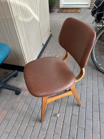 Vintage stoel gratis af te halen, Geldrop Nederland beschikbaar voor biedingen