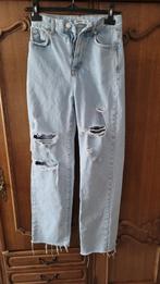 jean troué dame ou fille taille 32 Pull & Bear, Blauw, Ophalen of Verzenden, W27 (confectie 34) of kleiner, Pull & Bear