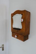 Lief vintage wandkastje hout spiegel porseleinen knopjes, Antiquités & Art, Curiosités & Brocante, Enlèvement