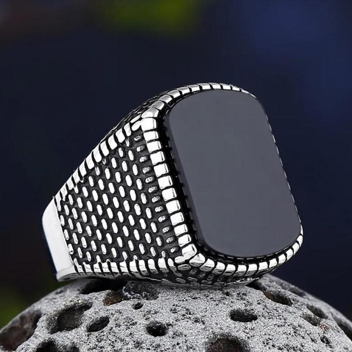 Zegelring met zwarte onyx steen, Handtassen en Accessoires, Ringen, Nieuw, Heer, Zwart, IJzer of Staal, Met edelsteen, Verzenden
