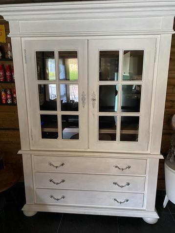 Landelijke / vintage witte buffet / tv kast beschikbaar voor biedingen