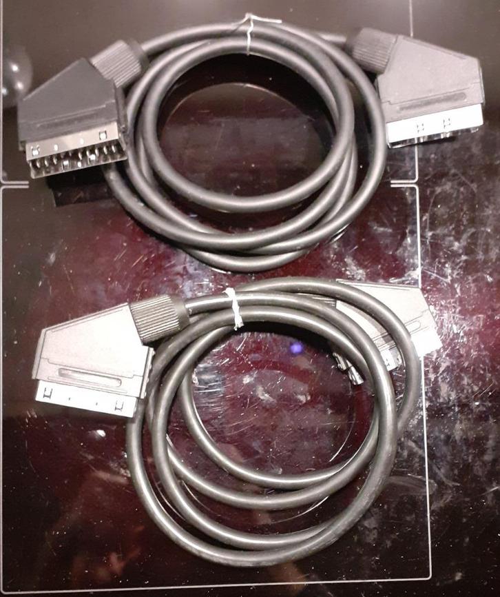 Cables euro peritel (Euro) 21pins, Audio, Tv en Foto, Audiokabels en Televisiekabels, Gebruikt, Scartkabel, Minder dan 2 meter