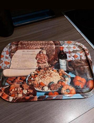 Oud geëmailleerd dienblad  beschikbaar voor biedingen