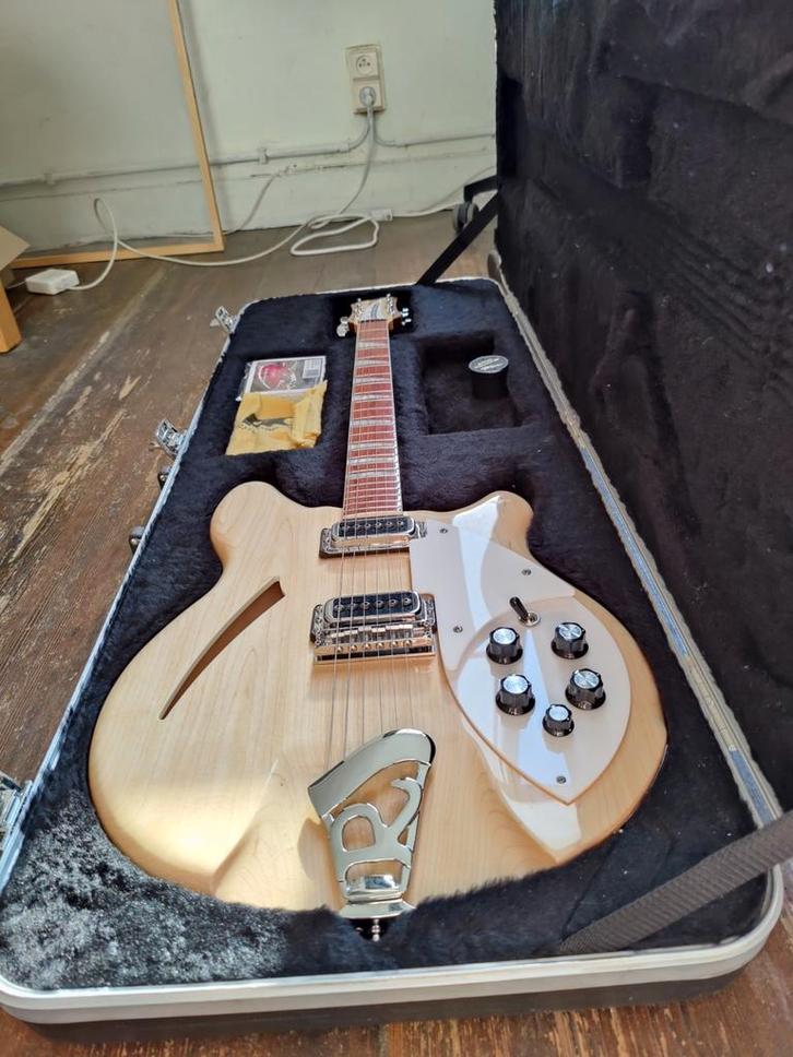 Rickenbacker 360 mapleglo nieuwstaat, Muziek en Instrumenten, Snaarinstrumenten | Gitaren | Elektrisch, Zo goed als nieuw, Ophalen of Verzenden