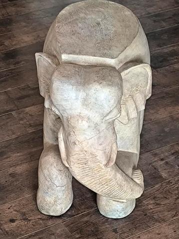 Massieve olifant/ olifantentafel / olifantenstoel, snijwerk  beschikbaar voor biedingen