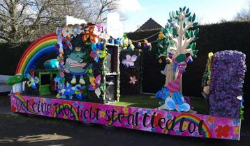 Carnavalswagen - Trolls beschikbaar voor biedingen