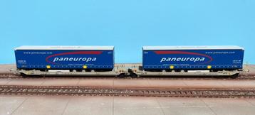 Wagon Rocky-Rail Twin chargé de remorques Paneuropa