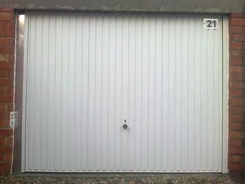 zeer ruime garagebox te koop in Hoboken beschikbaar voor biedingen