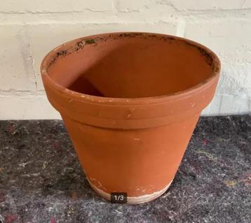 Bloempot terracotta d25xh22cm beschikbaar voor biedingen