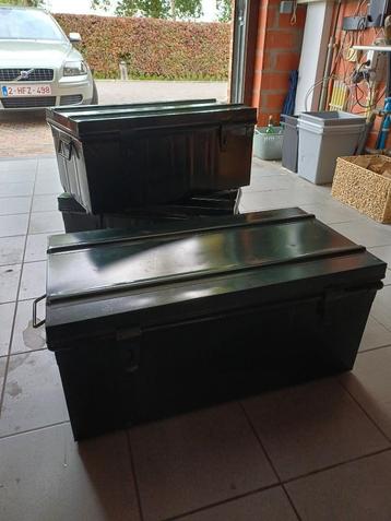 Te koop metalen opberg koffers beschikbaar voor biedingen