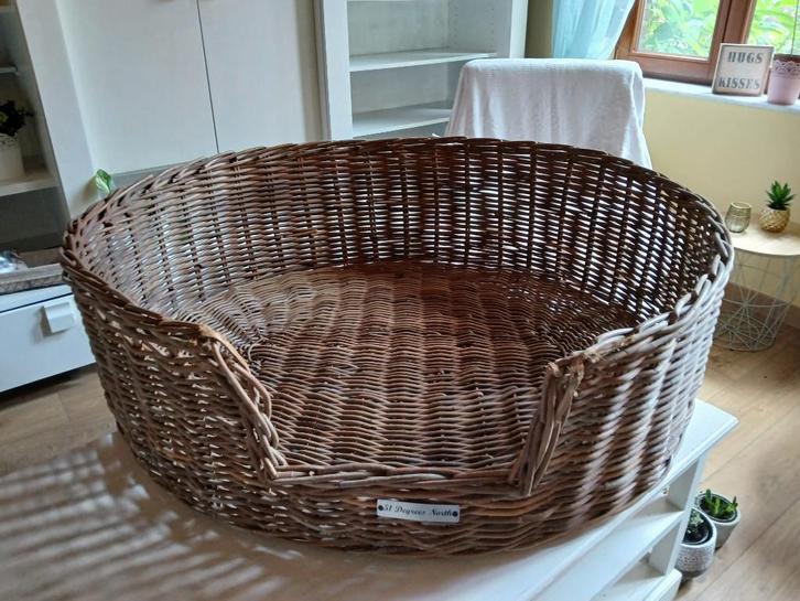 51 Degrees North rieten hondenbed extra groot, Dieren en Toebehoren, Hondenmanden, Gebruikt, Ophalen