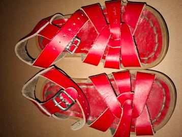 Salt water sandals rood maat 9 / Europees maat 25 beschikbaar voor biedingen