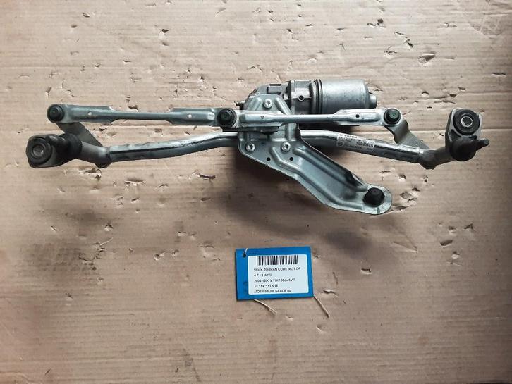 MOTEUR ESSUIE-GLACE AVANT Touran (5T1) (5TB955119A), Autos : Pièces & Accessoires, Vitres & Accessoires, Volkswagen, Utilisé