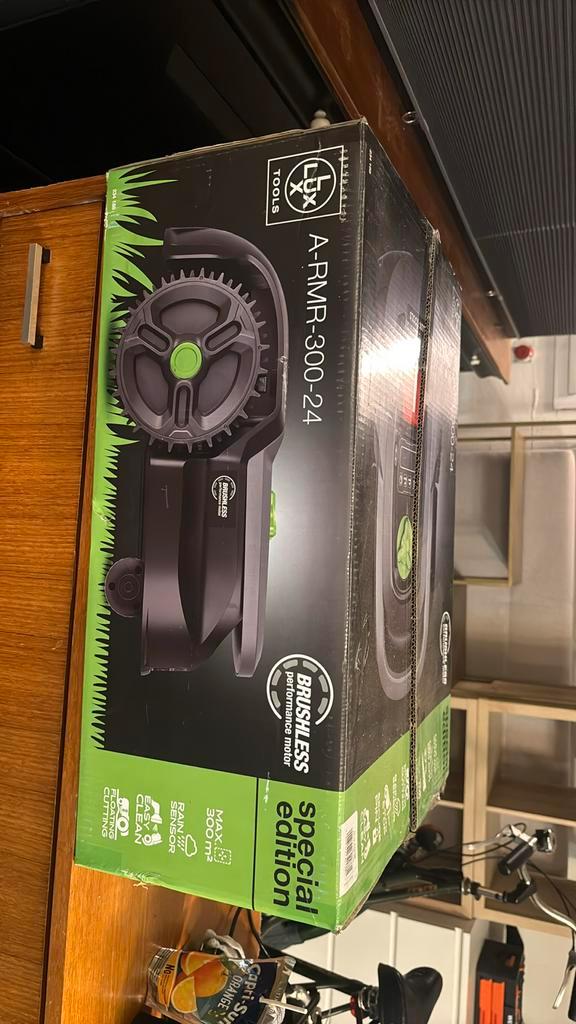 Robotmaaier LUX Tools A-RMR-300-24 – NIEUW in doos, Tuin en Terras, Grasmaaiers, Nieuw, Ophalen