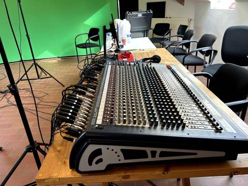 Soundcraft GB2-24 24-kanaals live mixer, Muziek en Instrumenten, Mengpanelen, Zo goed als nieuw, 20 kanalen of meer, Microfooningang