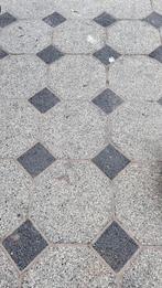 Gratis +|- 35m2 terrastegels, Ophalen, Zo goed als nieuw, 10 m² of meer, Beton