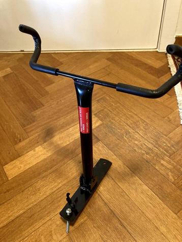 Fietsmuurbeugel beschikbaar voor biedingen