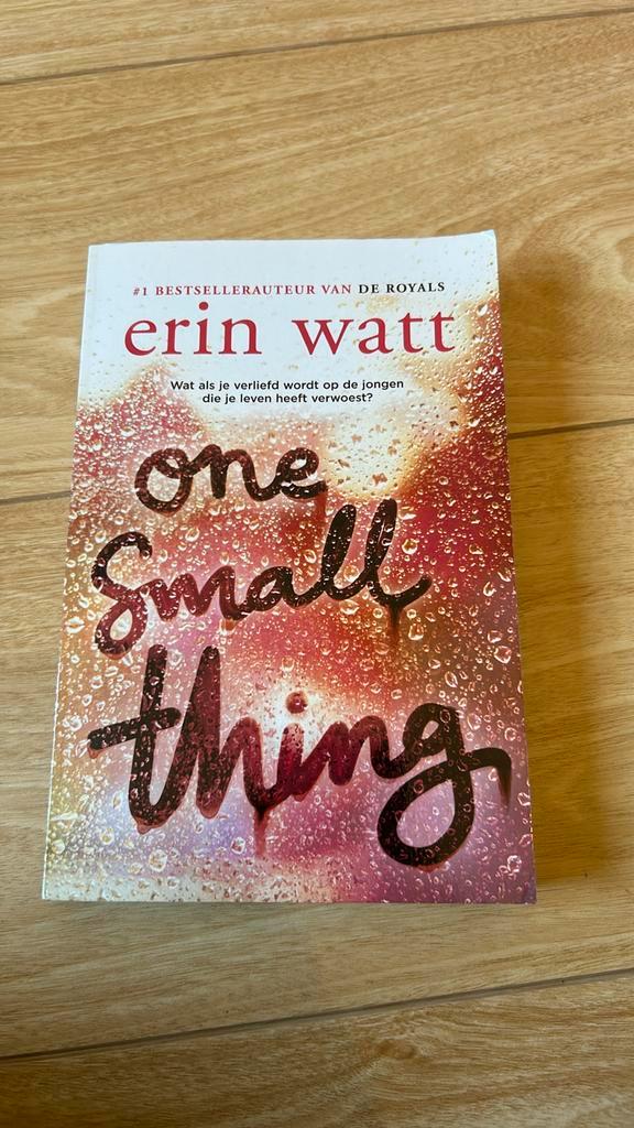 Erin Watt - One small thing, Boeken, Kinderboeken | Jeugd | 13 jaar en ouder, Zo goed als nieuw, Verzenden