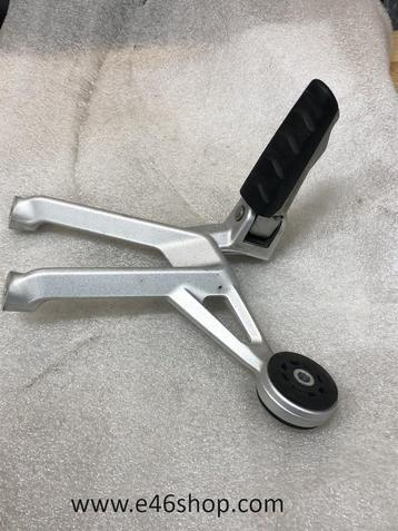 VOETSTEUN RECHTS ACHTER BMW K53 K54 OE 46718540799 beschikbaar voor biedingen