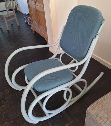 Vintage schommelstoel thonet beschikbaar voor biedingen