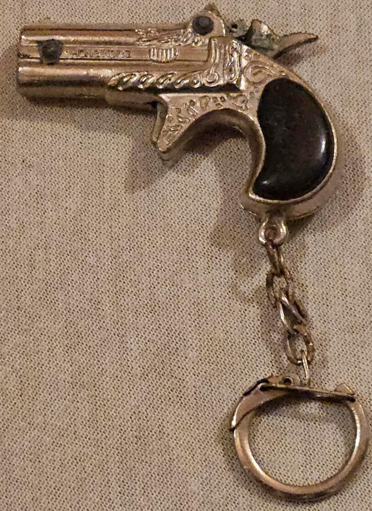 Pistool vintage sleutelhanger
Dit object is een, Verzamelen, Sleutelhangers, Ophalen of Verzenden