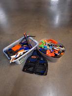 2 grote volle wasmanden met speelgoedgeweren-pistolen Nerf, Ophalen