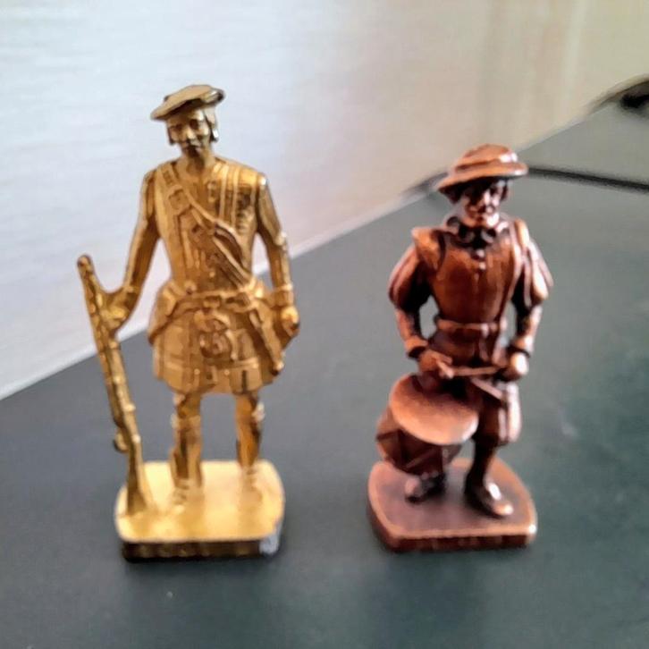 Lot 2 figurines métal vintage SCAME: soldats écossais/suisse, Collections, Statues & Figurines, Utilisé, Enlèvement ou Envoi