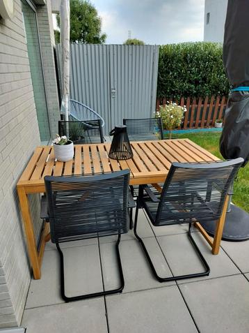 Tuintafel te koop (zonder stoelen) beschikbaar voor biedingen