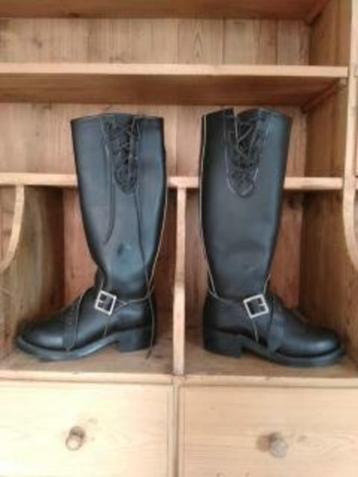 MOTOLAARZEN beschikbaar voor biedingen