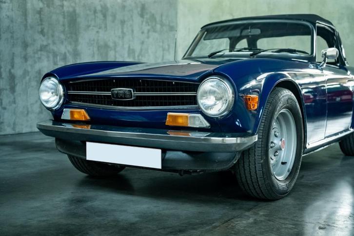 Triumph TR6 Pi - volledig gerestaureerd, Auto's, Oldtimers, Particulier, Triumph, Benzine, 2 deurs, Handgeschakeld, Blauw, Zwart