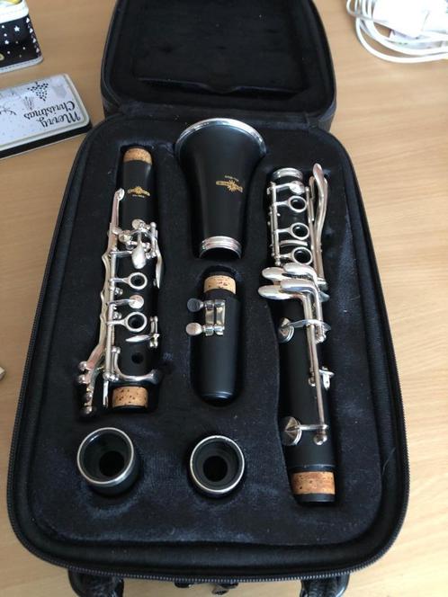 Klarinet, Muziek en Instrumenten, Blaasinstrumenten | Klarinetten, Zo goed als nieuw, Bes-klarinet, Kunststof, Met koffer, Ophalen