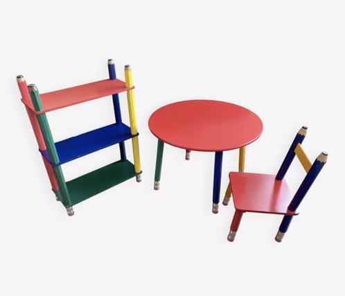 Ensemble Postmoderne par Pierre Sala - Table ronde - Chaise, Enfants & Bébés, Chambre d'enfant | Tables & Chaises, Utilisé, Table(s) et Chaise(s)