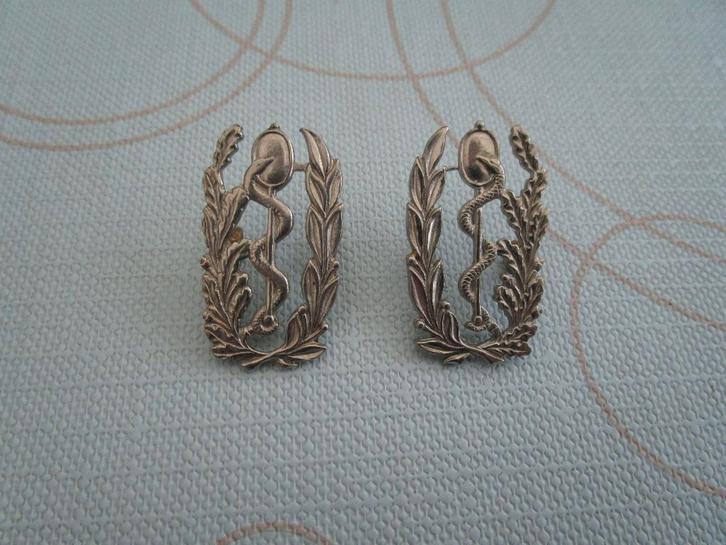 militair, kentekens medische dienst, Verzamelen, Militaria | Algemeen, Overige soorten, Embleem of Badge, Ophalen