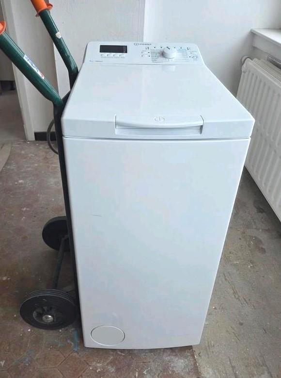 Belle machine à laver à chargement par le haut INDESIT 7 kg, Electroménager, Lave-linge, Élévateur, 6 à 8 kg, 90 à 95 cm, 1200 à 1600 tours
