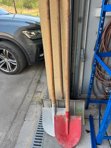 Schoppen in goede staat  beschikbaar voor biedingen