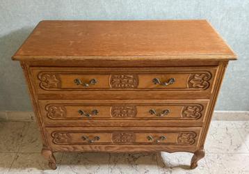 Eikenhouten dressoir beschikbaar voor biedingen