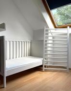 IKEA Sundvik-Babybed+matras+4xmatrasbeschermer-wit, Kinderen en Baby's, Ophalen, Hoogslaper of Stapelbed, Zo goed als nieuw, Minder dan 140 cm