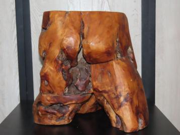 bijzettafel tropisch hout beschikbaar voor biedingen